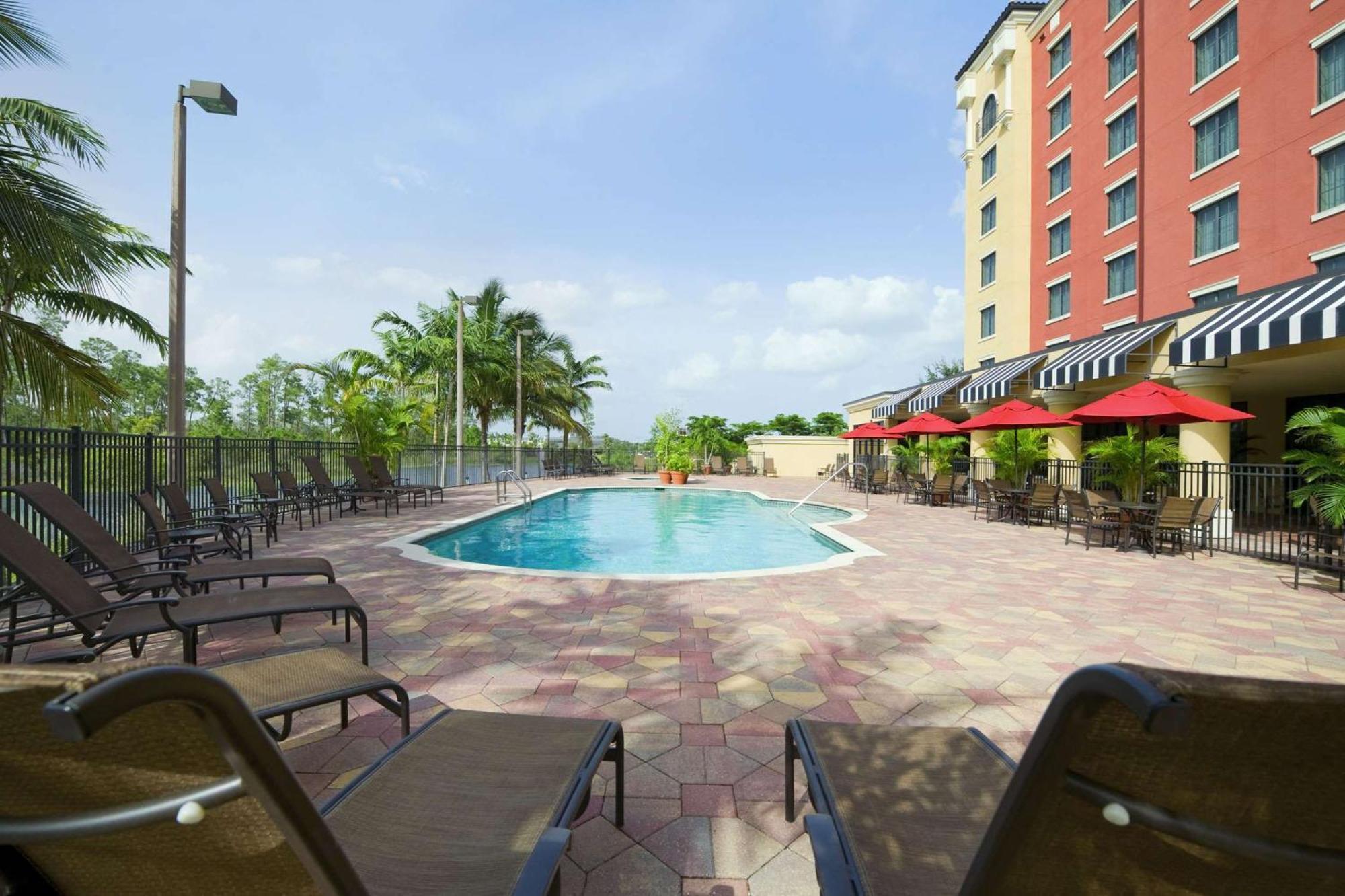 Embassy Suites Fort Myers - Estero Ngoại thất bức ảnh