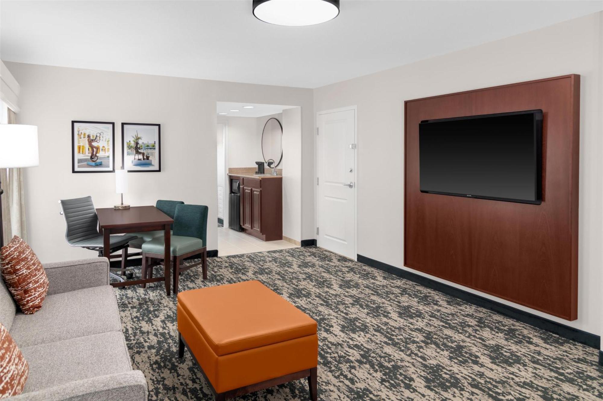 Embassy Suites Fort Myers - Estero Ngoại thất bức ảnh
