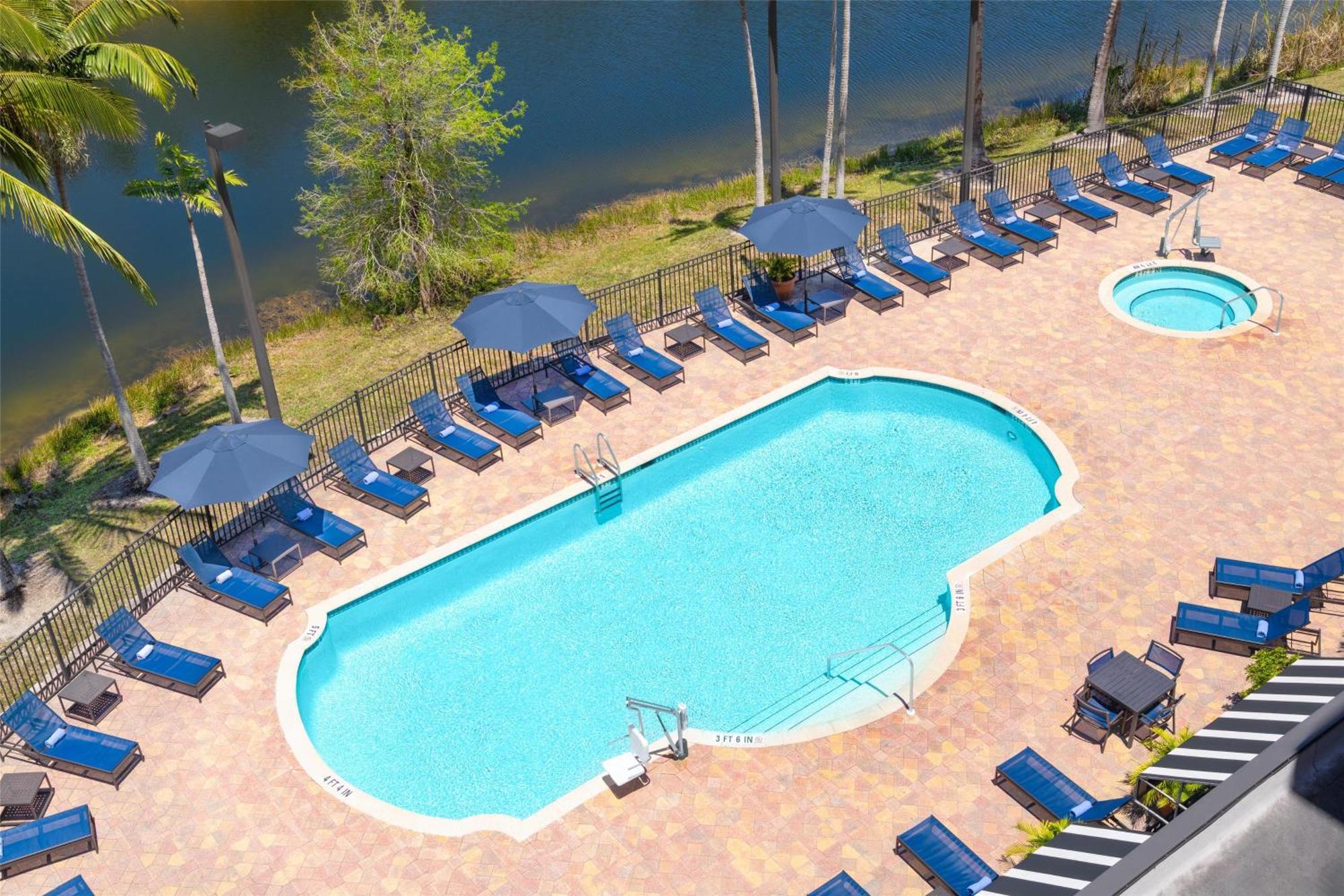 Embassy Suites Fort Myers - Estero Ngoại thất bức ảnh